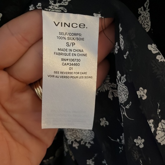 Vince Calico Floral Print Silk Blouse In Coastal Blue - Picture 13 of 16